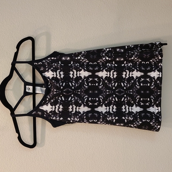 Fabletics Norwalk athletic tank, black and white tie dye, NWT - Picture 3 of 16